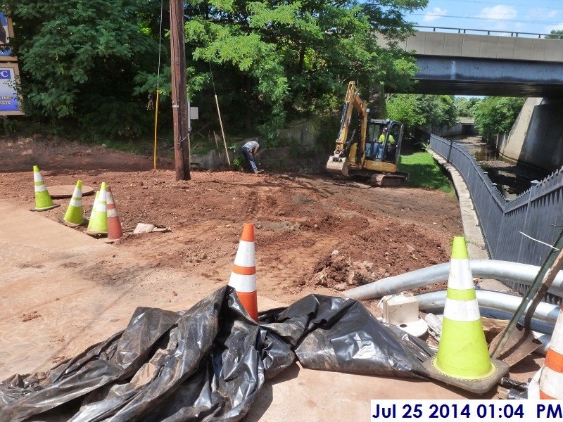 Backfilling and compacting on the left side of the bridge by the Administration Building (800x600)